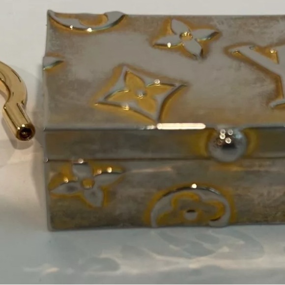 Louis Vuitton Berg Stud Ring - Picture 3 of 16